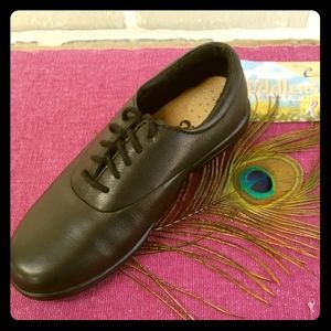 Cobbie Cuddlers Black Leather Walking Shoe NWT